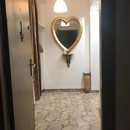 Vintage Ap Next To Grand בוקרשט