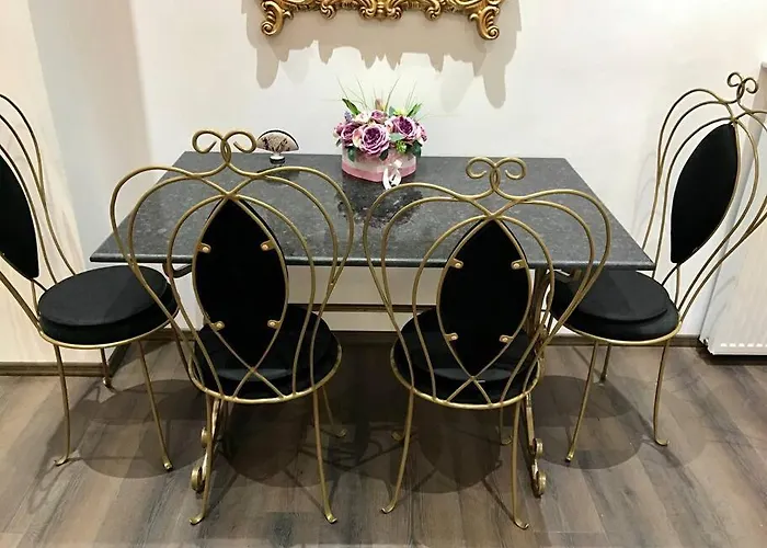 Апартаменти Vintage Ap Next To Grand