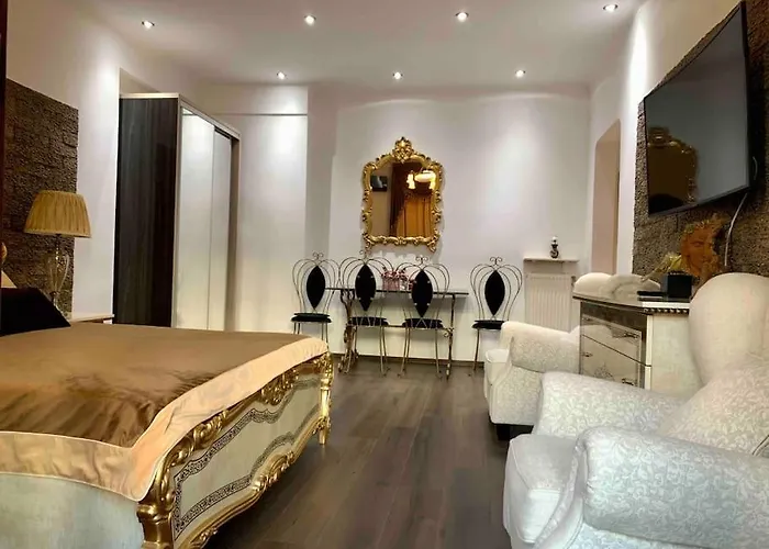 Апартаменти Vintage Ap Next To Grand Бухарест