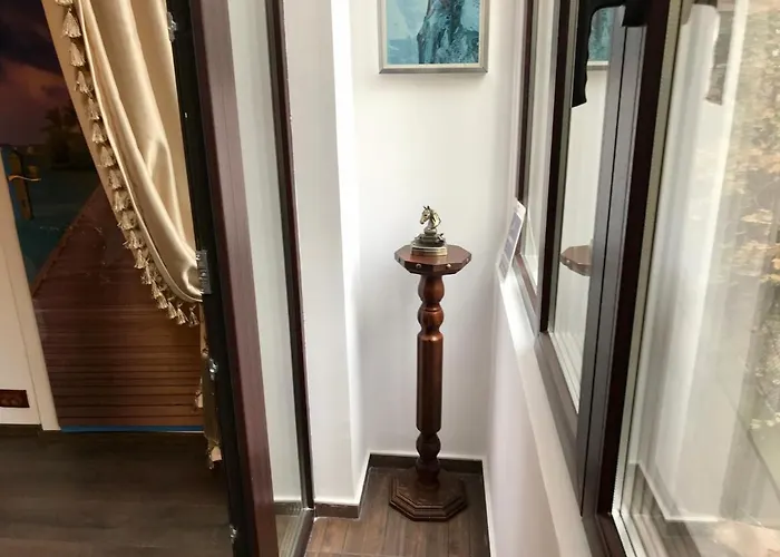 Vintage Ap Next To Grand * 부쿠레슈티